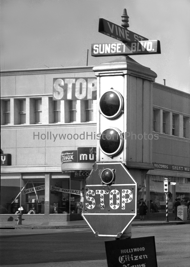 Traffic Light Sunset and Vine 1942 WM.jpg